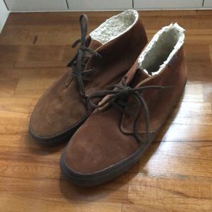 Vans suede chukka mid tops